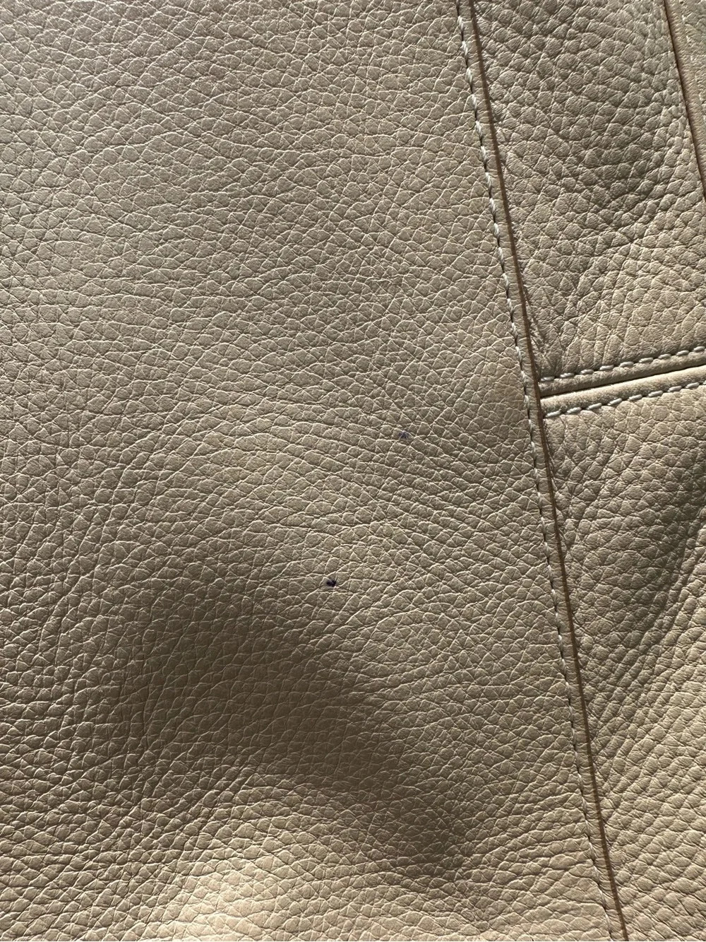 Coach Penelope pebbled leather purse in tan and cream w/ turn lock front pocket